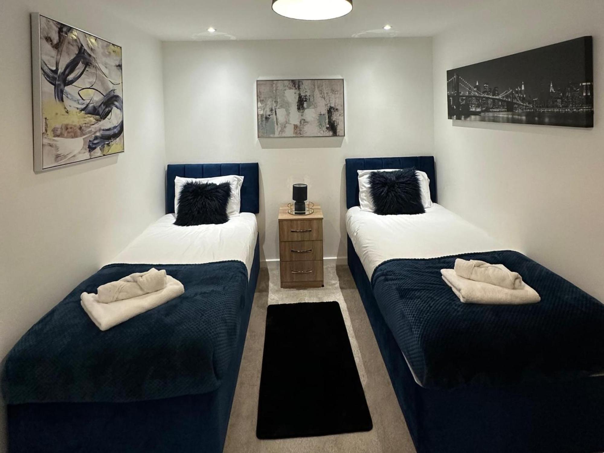 Дом отдыха House 6 Large Private Bedrooms With 7 Beds, Close To Nec, Jlr, Centre *